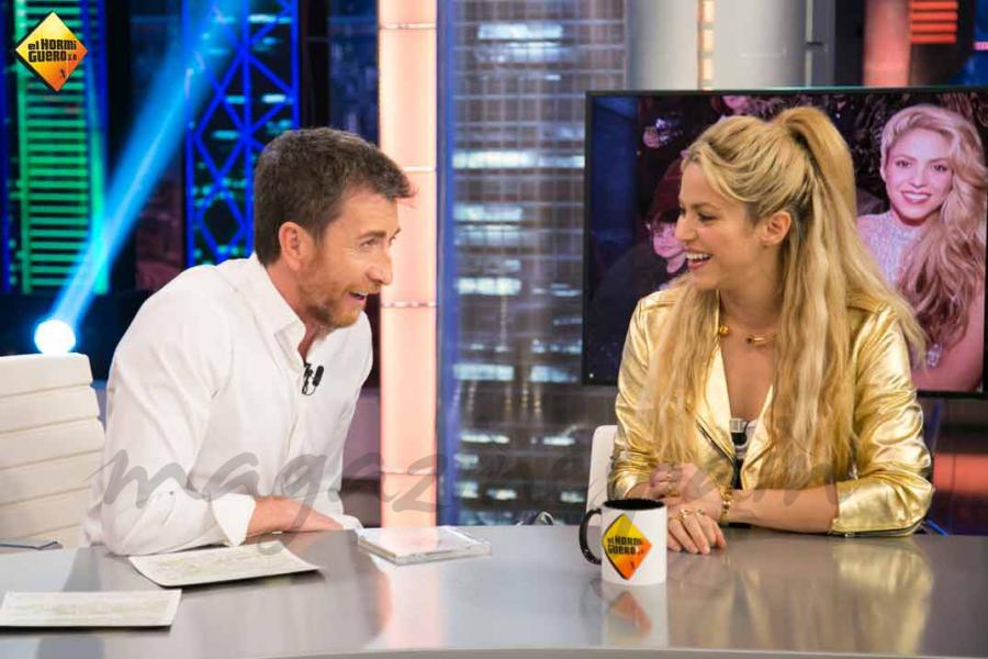 Shakira esquivaba las peguntas del presentador