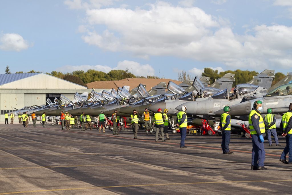 <strong>En España se forjan los líderes aeronáuticos de las formaciones de combate de la OTAN</strong> 1 Moncloa 1 tlp Moncloa
