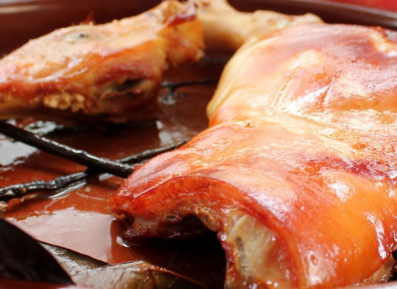 LAS PROPIEDADES DEL COCHINILLO ASADO