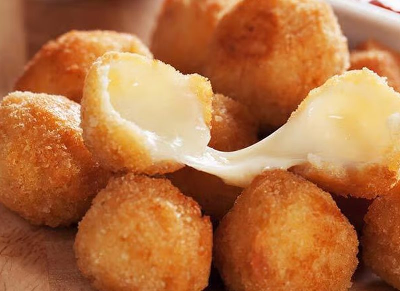 La receta de bolitas de mozzarella que le da mil vueltas a las croquetas