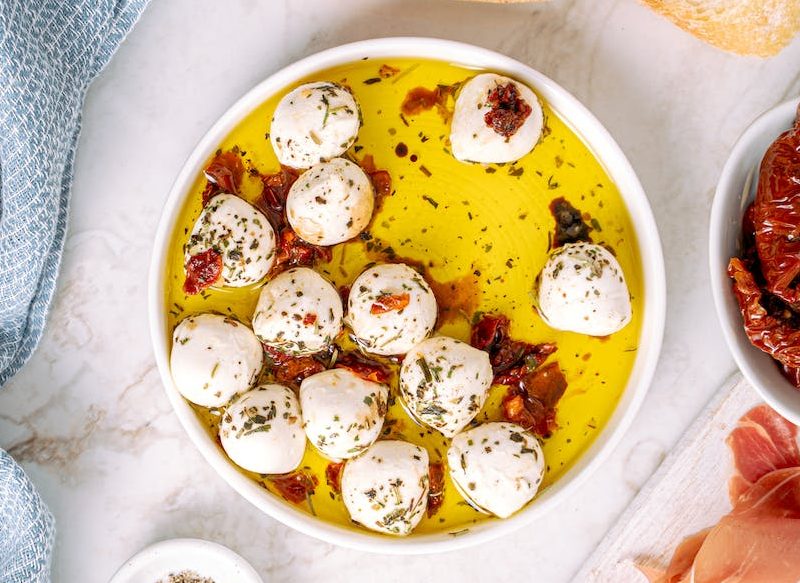 CÓMO ACOMPAÑAR LAS BOLITAS DE MOZZARELLA