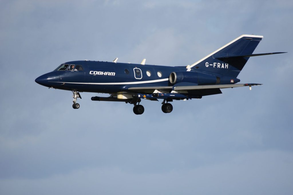 <strong>La Armada lidera un ejercicio naval de guerra electrónica de alta intensidad</strong> 4 Moncloa Cobham Falcon about to touch down Moncloa
