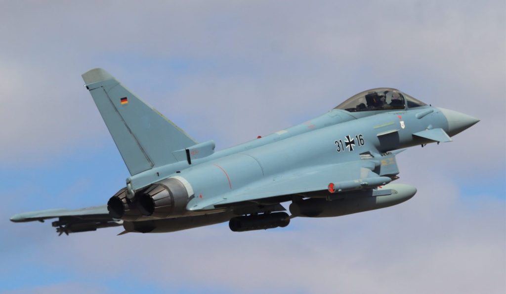 <strong>En España se forjan los líderes aeronáuticos de las formaciones de combate de la OTAN</strong> 4 Moncloa IMG 8309 Moncloa