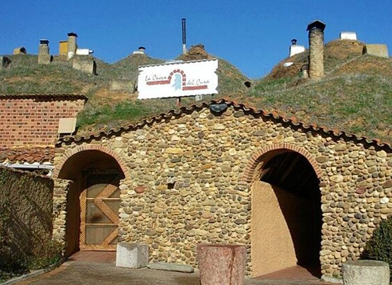 VALDEVIMBRE, EL PUEBLO DE LEÓN CON CALLES BAJO TIERRA