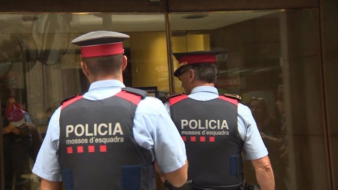 Un hacker menor de edad ha conseguido información de 500 mossos