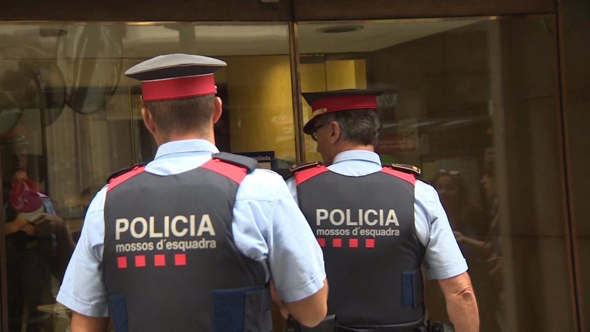 Un hacker menor de edad ha conseguido información de 500 mossos