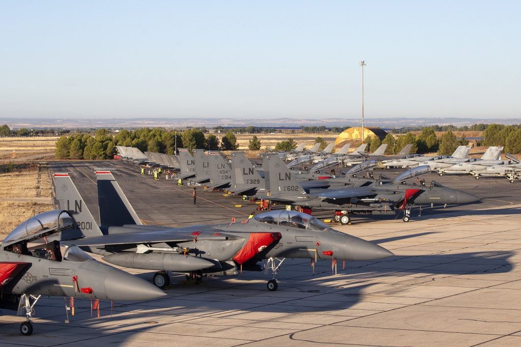 <strong>En España se forjan los líderes aeronáuticos de las formaciones de combate de la OTAN</strong> 3 Moncloa z Moncloa