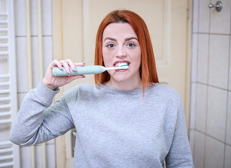 LA GINGIVITIS TAMBIÉN APARECERÁ SI NO TE LIMPIAS LOS DIENTES