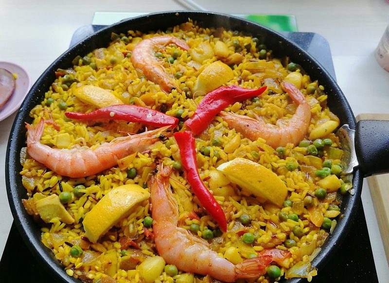 CONTINUACIÓN CON LA PREPARACIÓN DEL ARROZ CON MARISCO