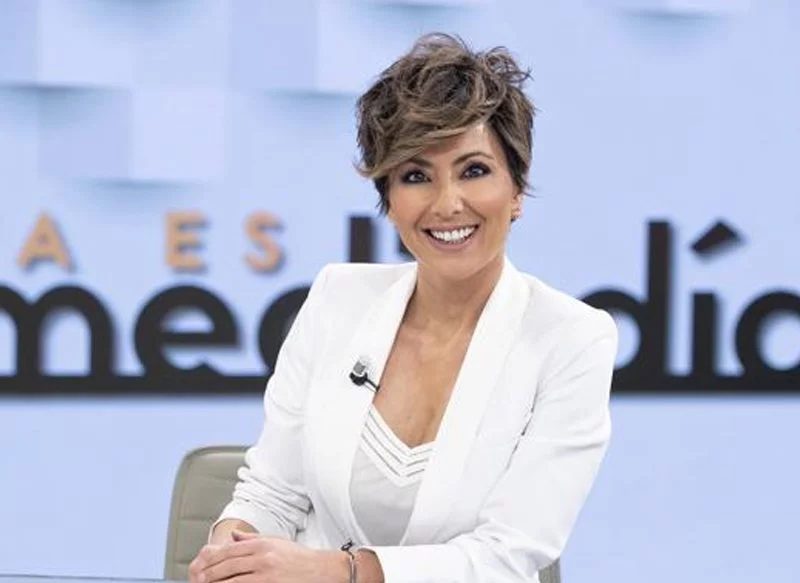 UNA DE LAS PRESENTADORAS MÁS CODICIADAS