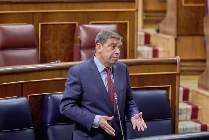 Luis Planas funcionarios hundido
