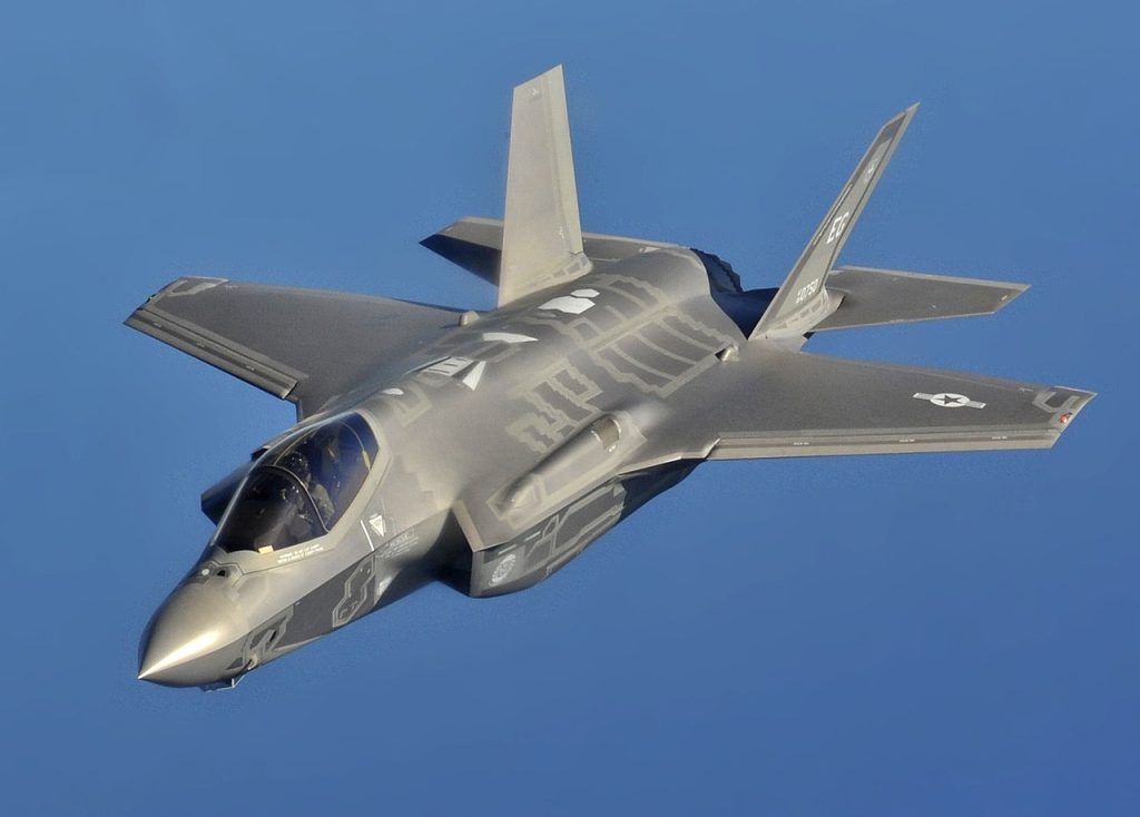 F 35A flight cropped Moncloa