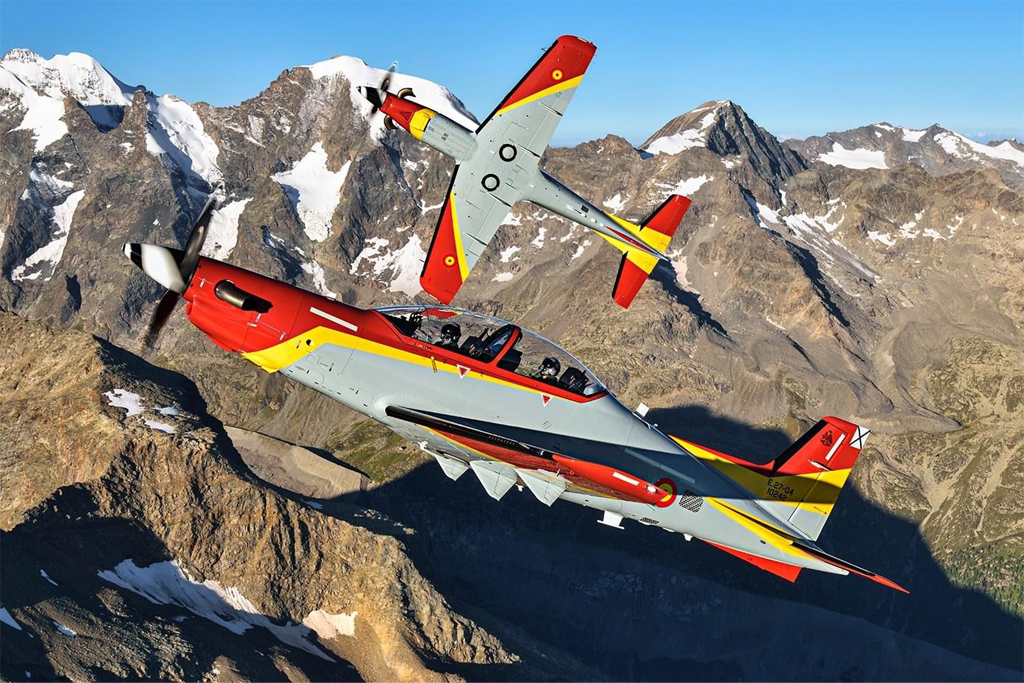 <strong>Las claves de la compra de más aviones entrenadores PC-21</strong> 2 Moncloa PC 21 EA salvapantallas Moncloa