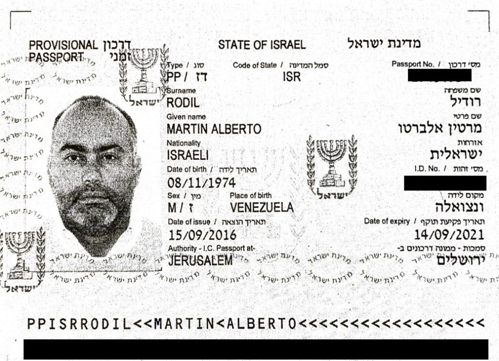 Copia de parte del pasaporte israelí de Martín Rodil