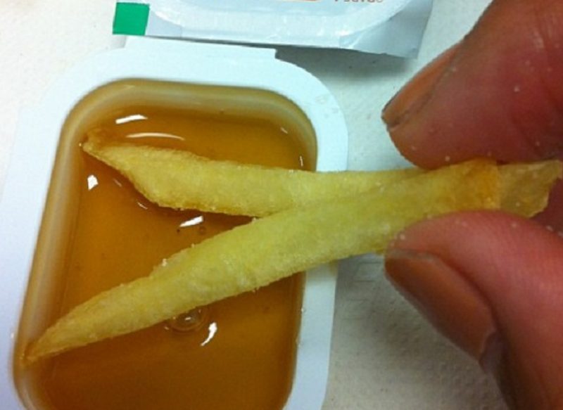 PATATAS FRITAS CON MIEL, UNA DE LAS COMBINACIONES DE COMIDA MÁS CURIOSAS