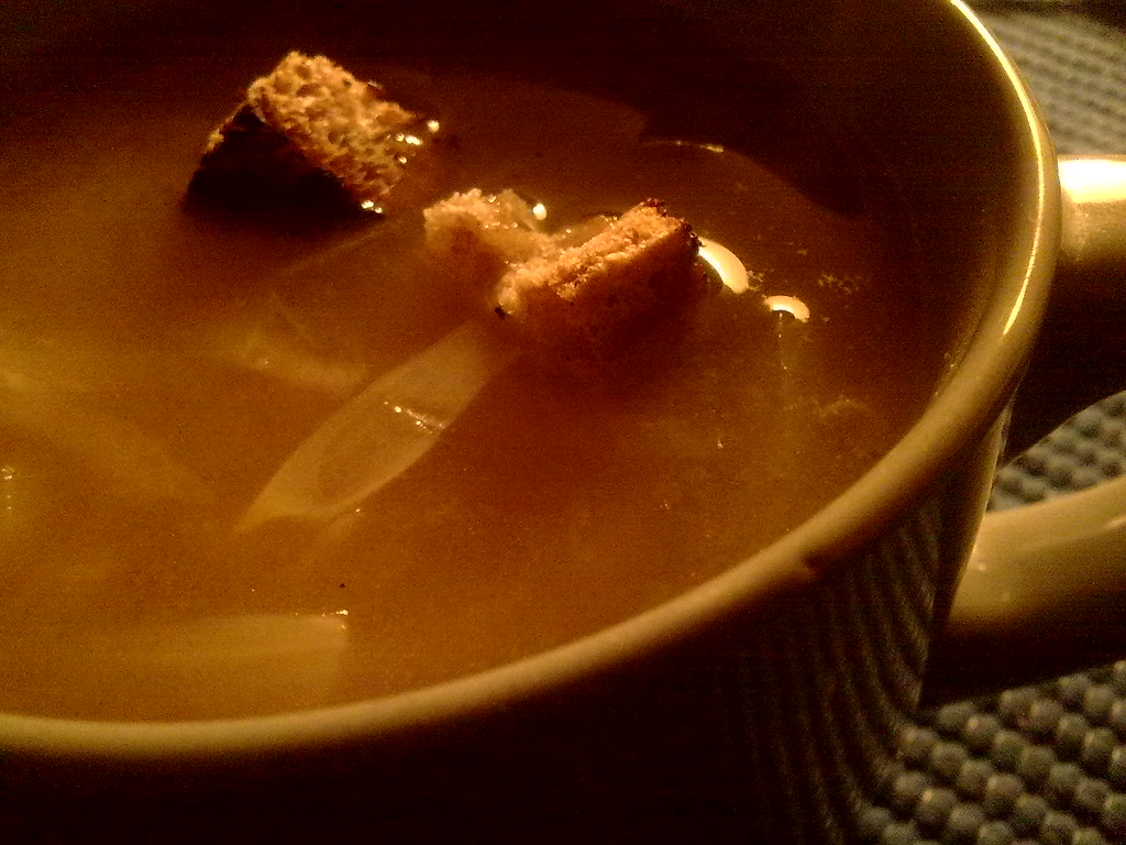 anade harina a la sopa de cebolla