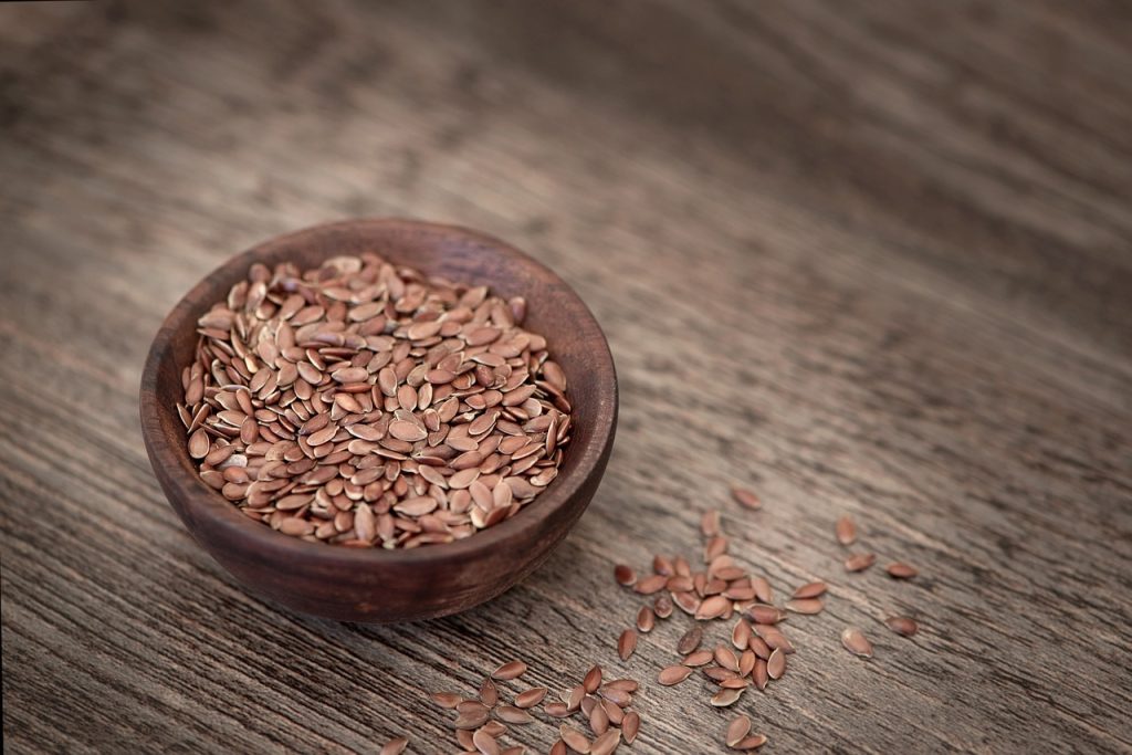¿Por qué es bueno consumir semillas de lino para la saciedad?