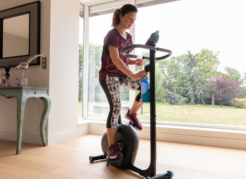 BICICLETA DE DECATHLON ESTÁTICA DOMYOS BIKE 120