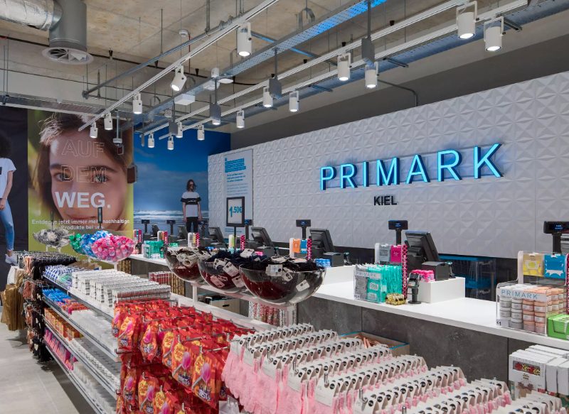 LAS CRÍTICAS A PRIMARK POR UNOS PANTALONES DE BEBÉ