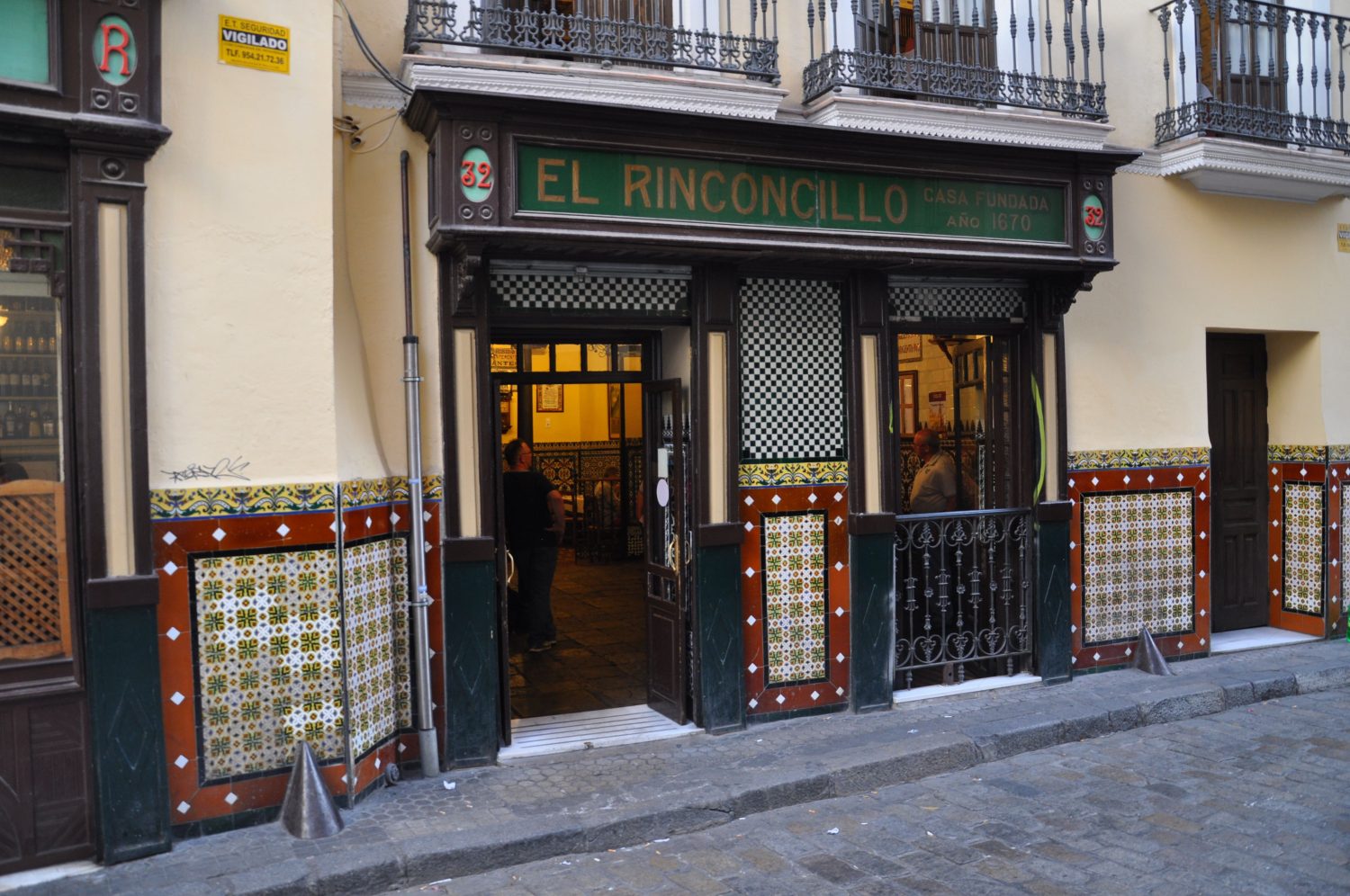 Así es "El Rinconcillo", el bar más antiguo de Sevilla