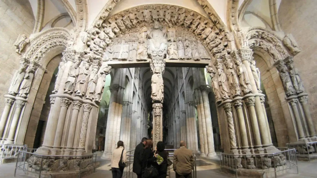 La Catedral de Santiago de Compostela: 6 curiosidades que nunca te han contado 1 Moncloa El Pórtico de la Gloria