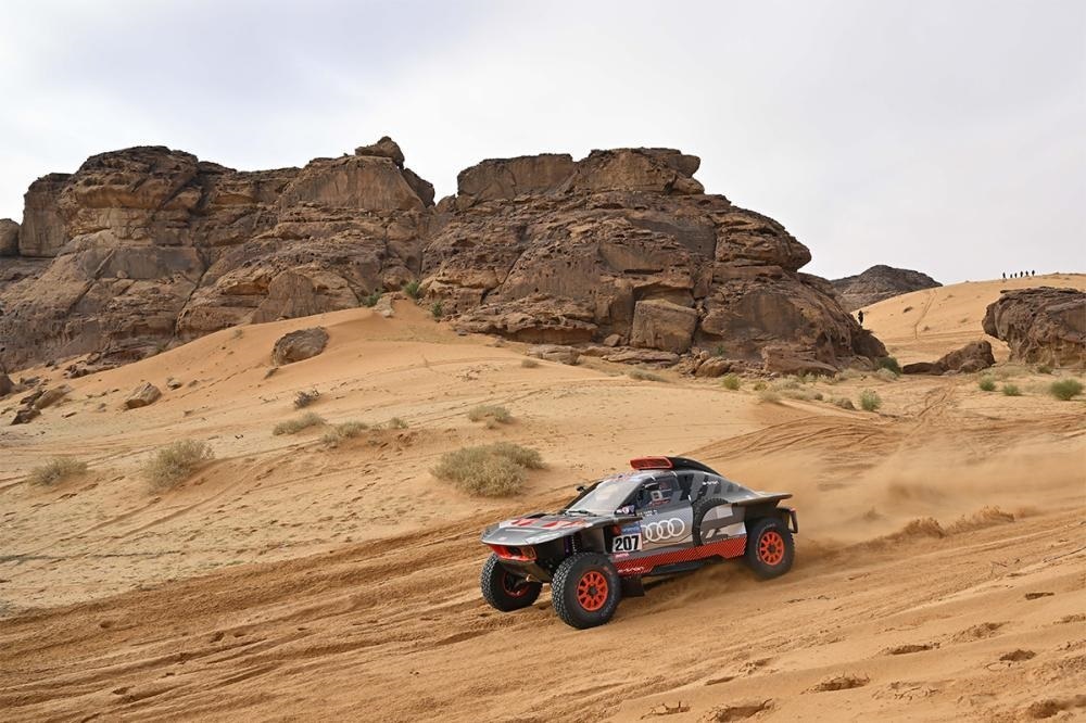 Carlos Sainz, ídolo de masas tras insultar «asshole» a Pedro Sánchez 1 Moncloa EuropaPress 4903537 carlos sainz team audi sport tercera etapa rally dakar 2023 final hail Moncloa