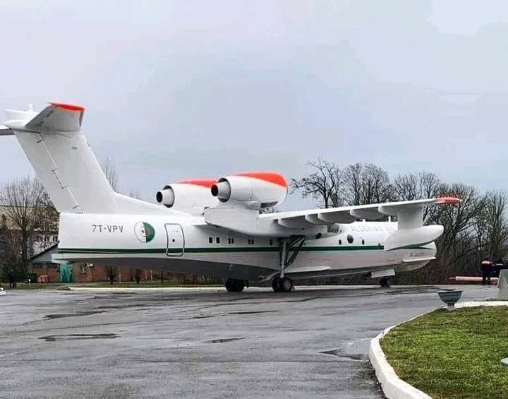 <strong>Argelia a punto de recibir su primer avión anfibio ruso Beriev Be-200</strong> 2 Moncloa FlvduLfWAAAu13k copia Moncloa