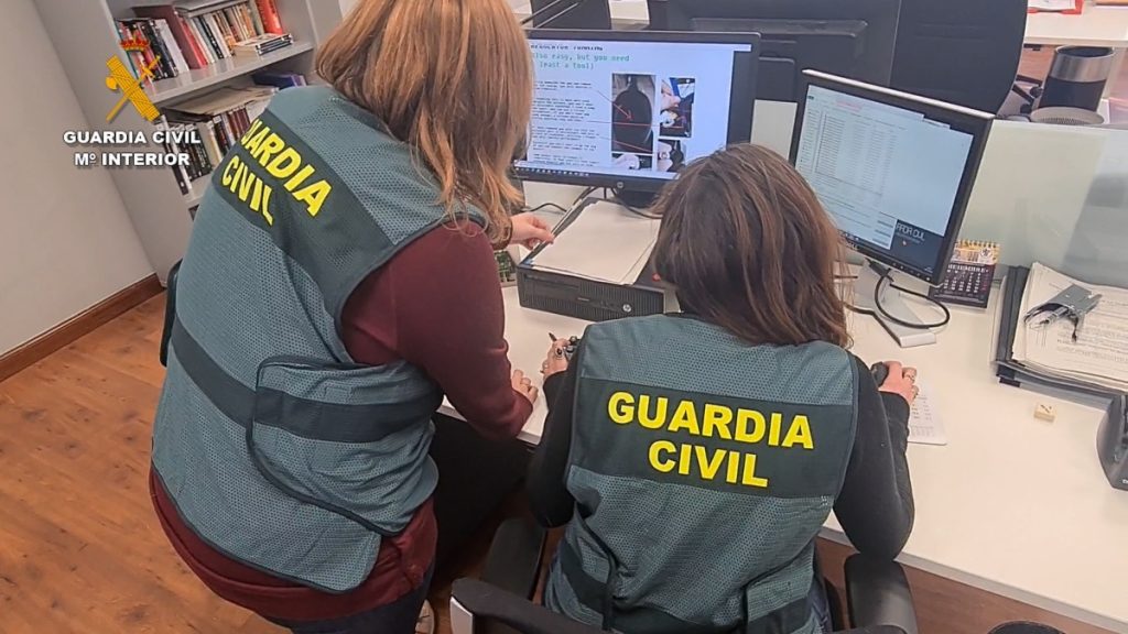 Los guardias civiles se enteraron antes que los policías nacionales del ciberataque. 