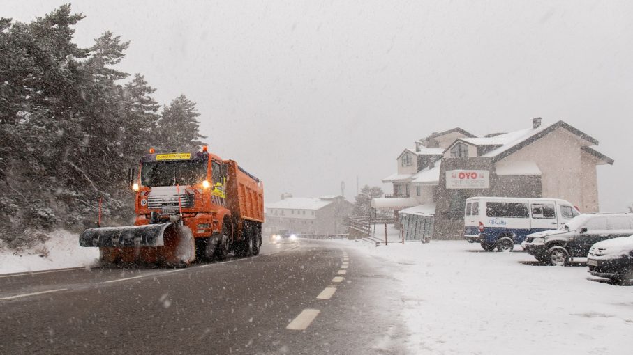 Desvelando los misterios: La DGT descifra los cuatro códigos de colores secretos de la nieve invernal 1 Moncloa nieve
