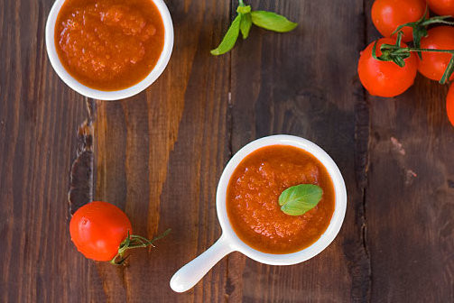 cocina la salsa de tomate para arroz a la cubana