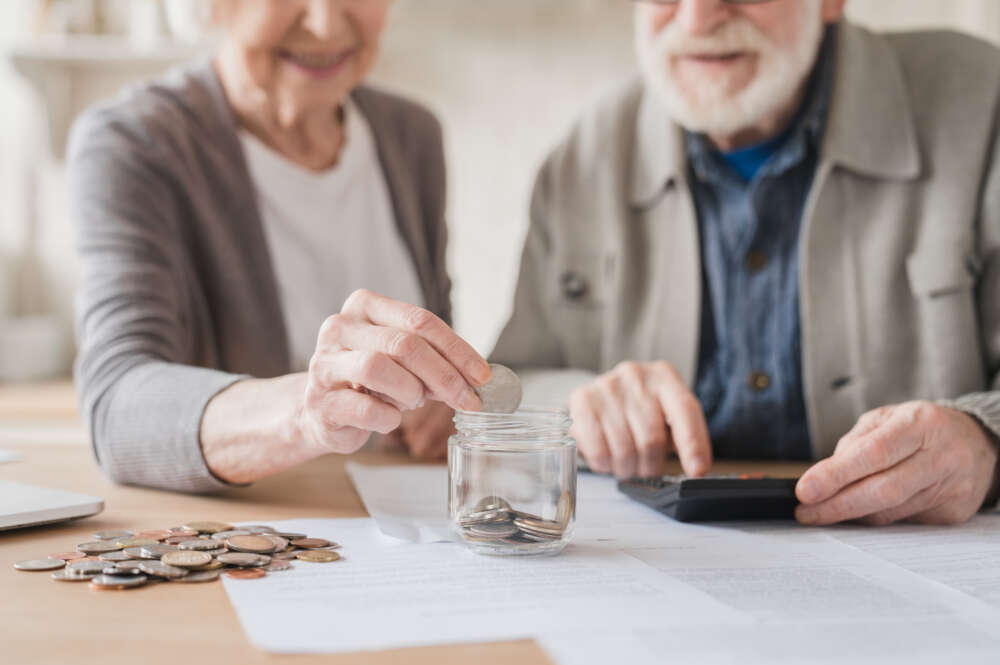 los mayores de 65 anos estan exentos