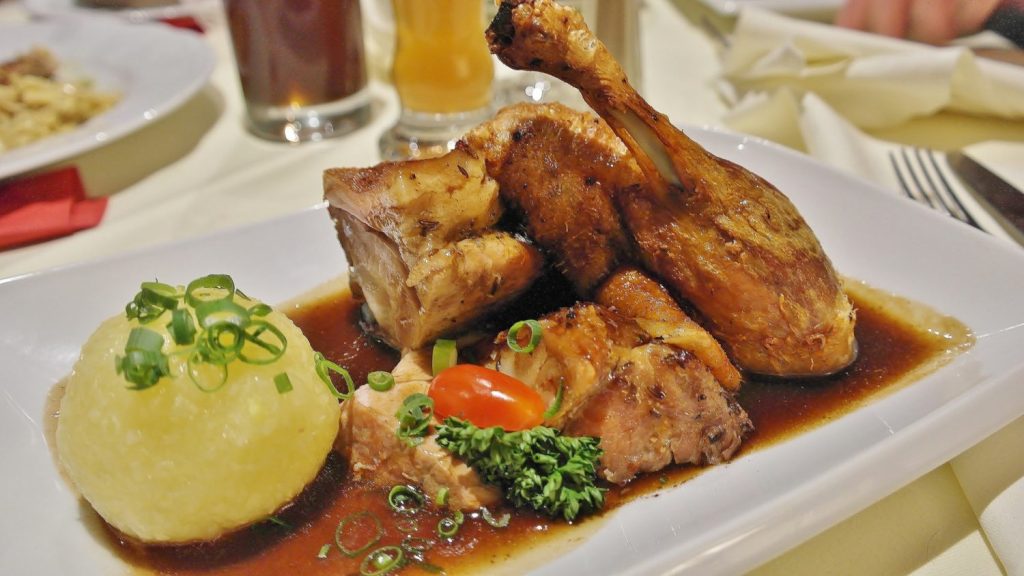 No esperes más para preparar un delicioso pato con salsa de ciruela 1 Moncloa receta de pato a la naranja