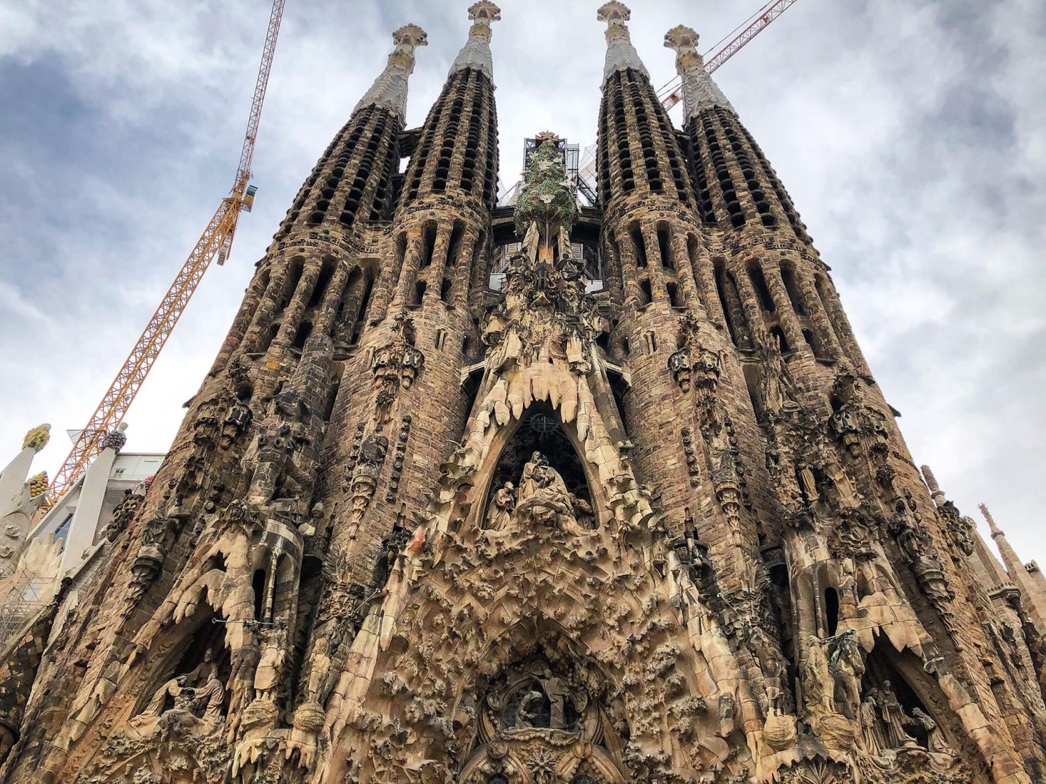 La Sagrada Familia: 6 motivos para visitar la obra maestra de Antoni Gaudí en Cataluña 2 Moncloa Gaudí
