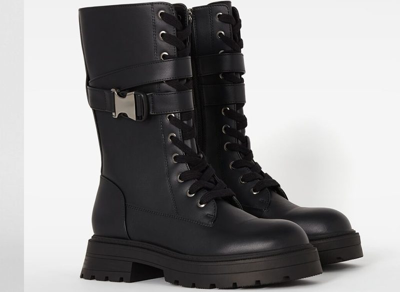 BOTINES PLANOS ACORDONADOS DE CAÑA DE BERSHKA