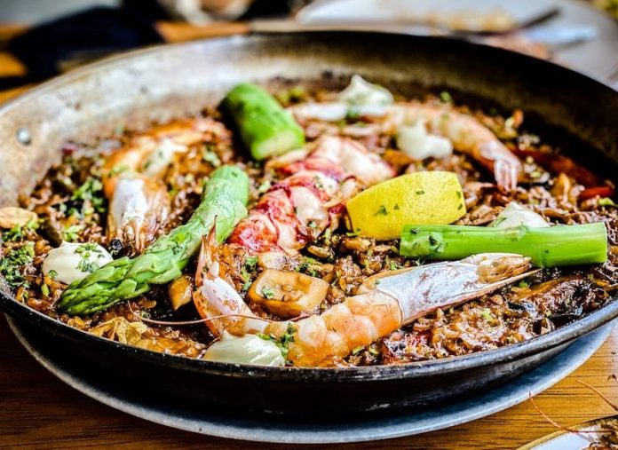 CÓMO ACOMPAÑAR LA PAELLA DE MARISCO