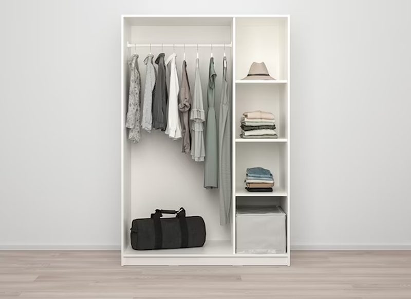 ARMARIO CON TRES PUERTAS KLEPPSTAD DE IKEA
