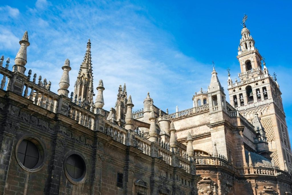 El secreto detrás de las paredes de la catedral y el Alcázar de Sevilla 2 Moncloa Alcázar de Sevilla
