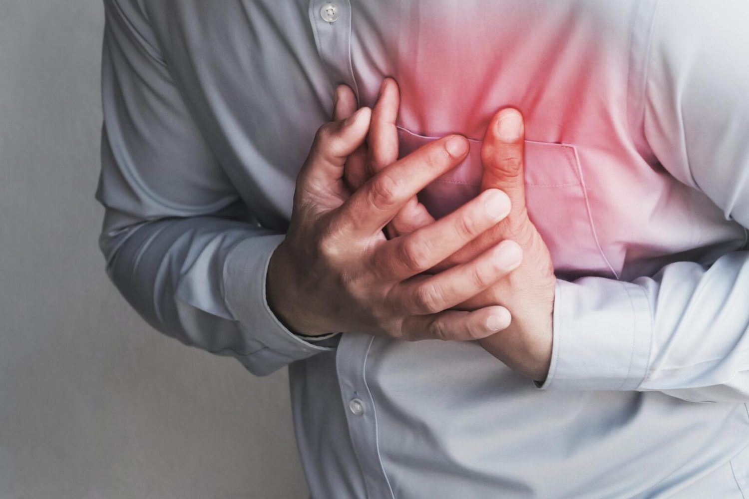 Cáncer de pulmón en no fumadores: estos son los primeros síntomas 2 Moncloa Dolor en el pecho, un síntoma de cáncer de pulmón en no fumadores
