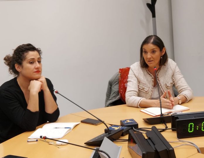 Reyes Maroto Enma López