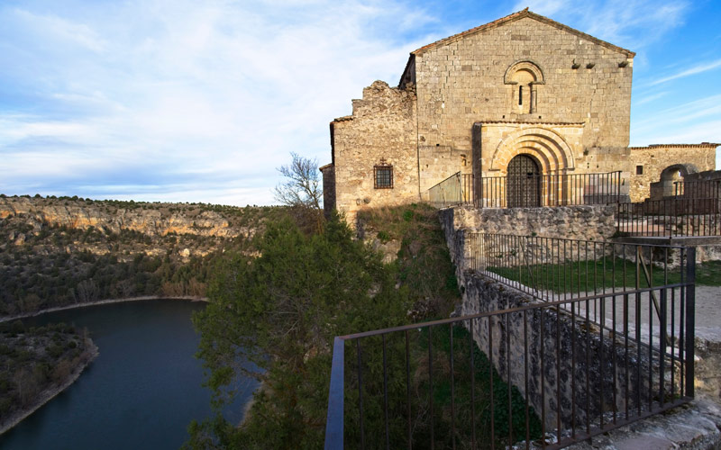 La Ermita de San Frutos, un monumento religioso de Segovia, España