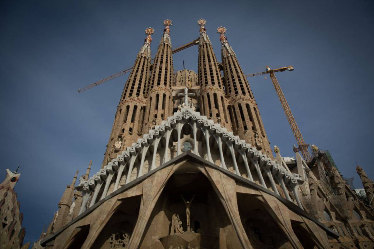 La imponente Torre de la Virgen