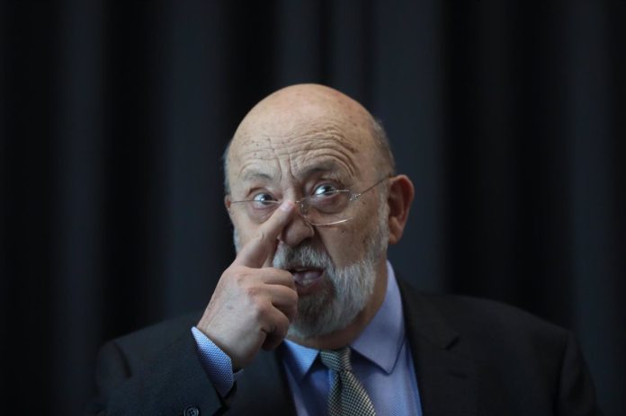 El CIS de Tezanos desafía al resto de las encuestas sobre la mayoría absoluta de Rueda