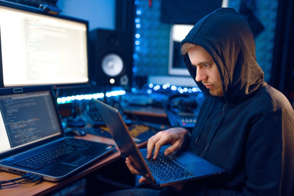 Hackers: 6 pasos para protegerse de los ataques 3 Moncloa Cómo configurar un firewall para protegerse de los hackers