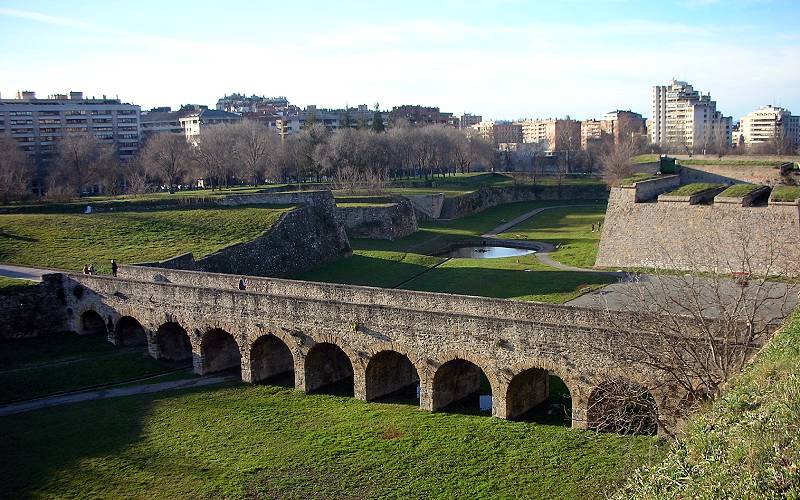 La Fortaleza de Pamplona: Una Potente Armería Militar
