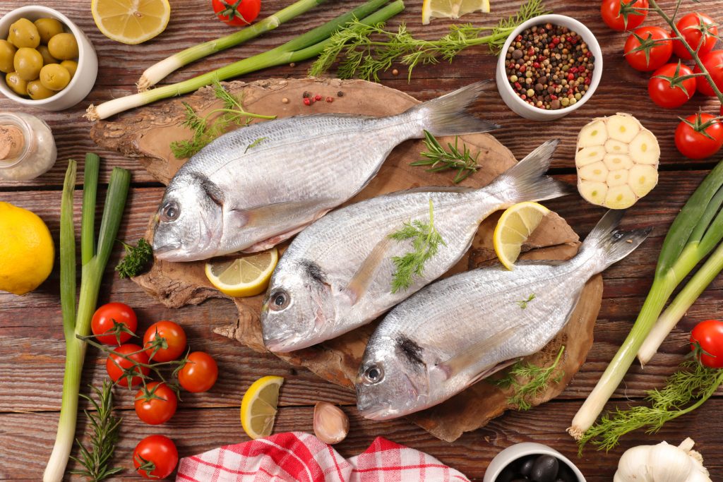 Piel radiante: 7 alimentos que debes incluir en tu dieta ahora mismo 1 Moncloa pescado