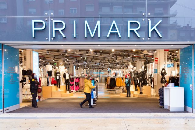 ¡Sientan de maravilla! Los pantalones de moda de Primark de 20 euros que vuelan de las tiendas 1 Moncloa vestidos de primark para boda