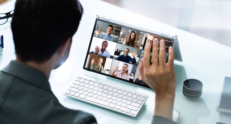 Soluciones innovadoras para el problema creciente de la escasez de profesionales según el headhunter 1MIB 1 Moncloa 1MIB especialistas Outsourcing talento remoto Moncloa