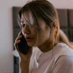 El fraude de las llamadas que está causando dolores de cabeza: evita dar esta respuesta según la OCU