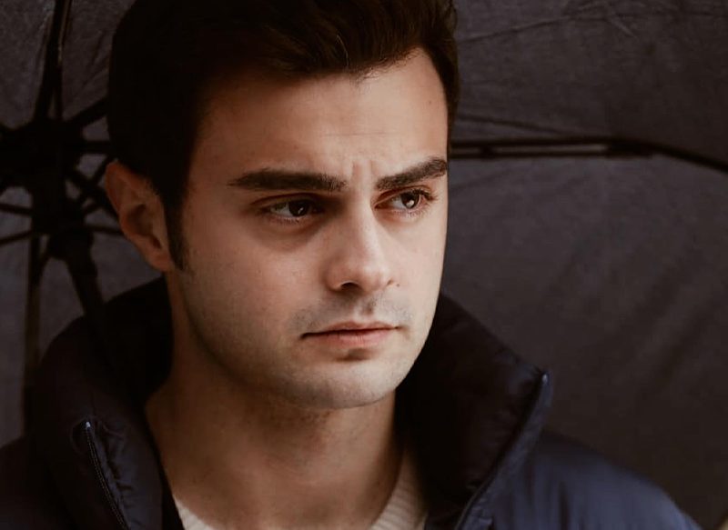 EL PRIMER AMOR DE YIGIT KOÇAK FUE UNA CHICA ESPAÑOLA