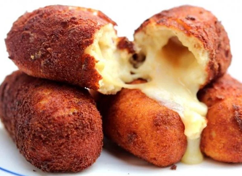 Así se hace la bechamel ‘light’ para comer croquetas hasta que te duela la barriga
